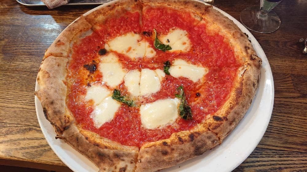 ピッツァ ワールド アンド エム