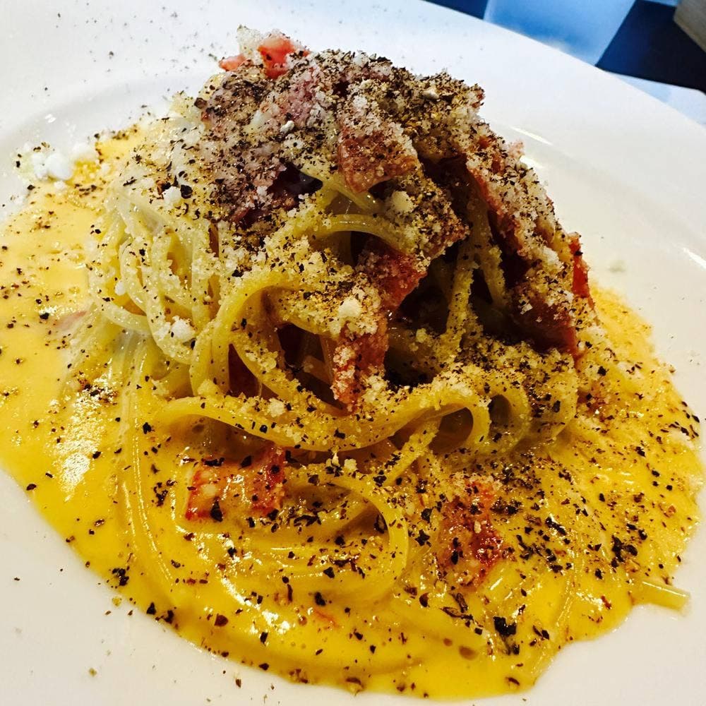 小さな町のなかのレストランbistro
