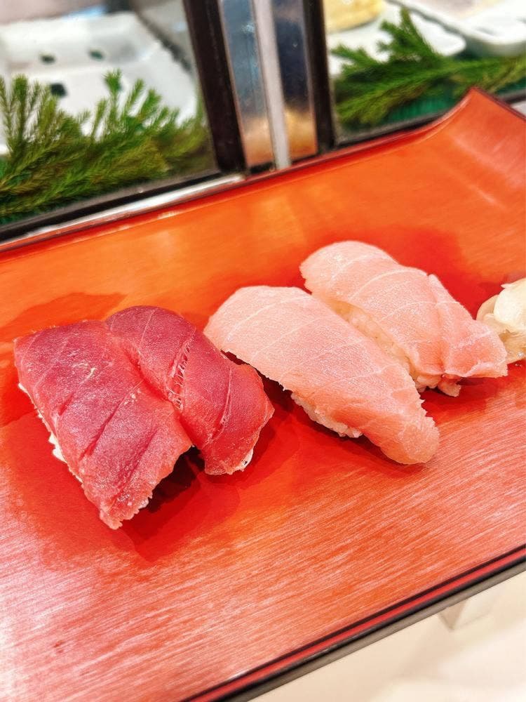 立喰い寿し すしつね