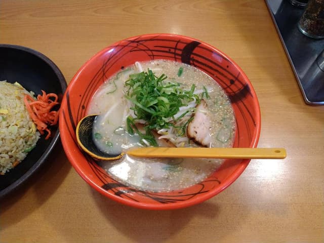 博多ラーメン げんこつ 宝塚店 - サブ画像1