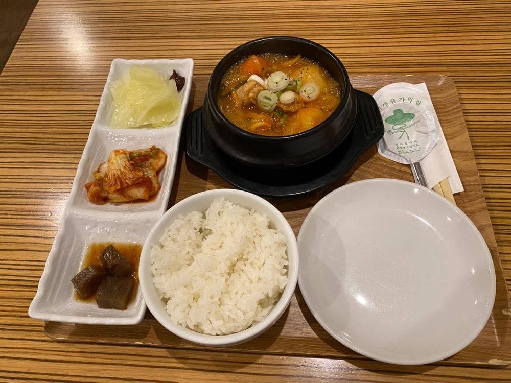 キッチンカクレミノ家 神戸元町店