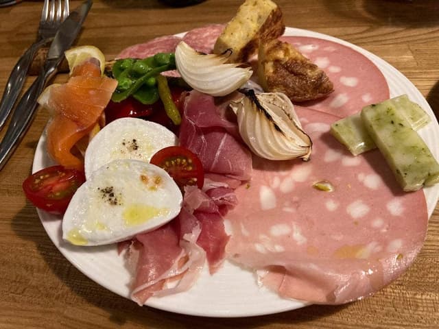 バール エ トラットリア ピュ ルンゴ - サブ画像1