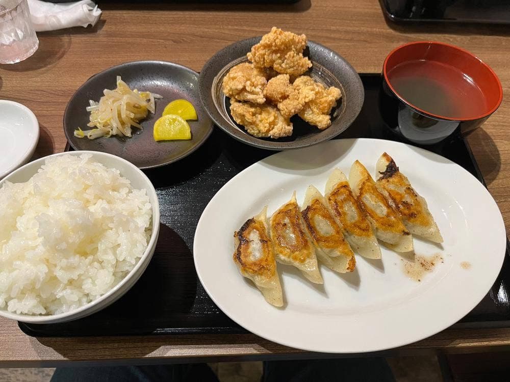ギョッパ！西宮 餃子･唐揚げ･冷麺