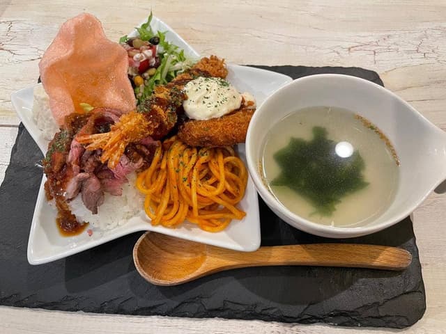カフェ ダイニング マカナ - サブ画像2