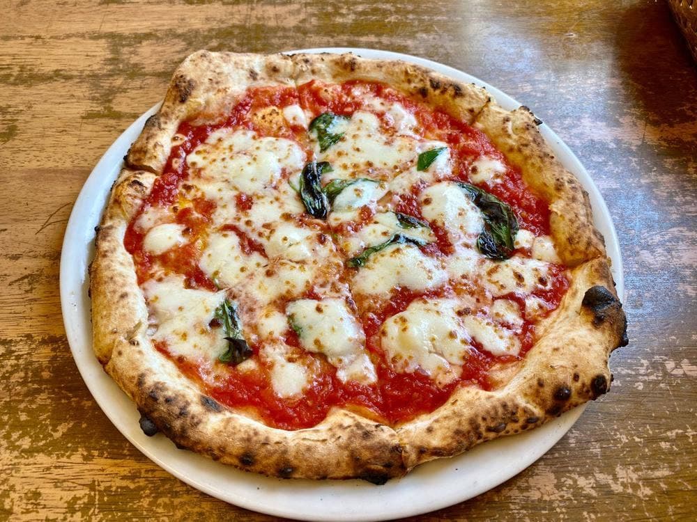 ピッツェリア アミーチ