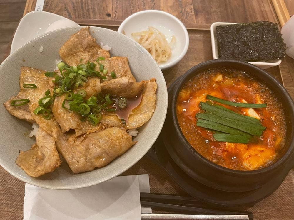 青山スンドゥブ食堂