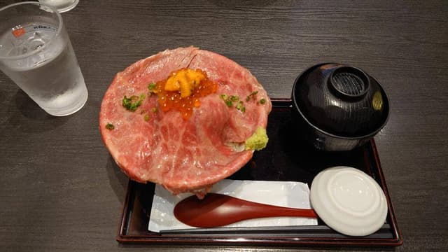吉祥寺 肉ドレス海鮮丼 本店 - サブ画像1
