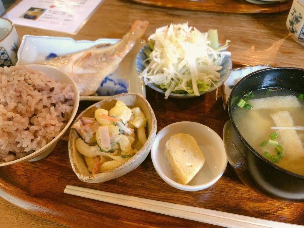 トモリ食堂