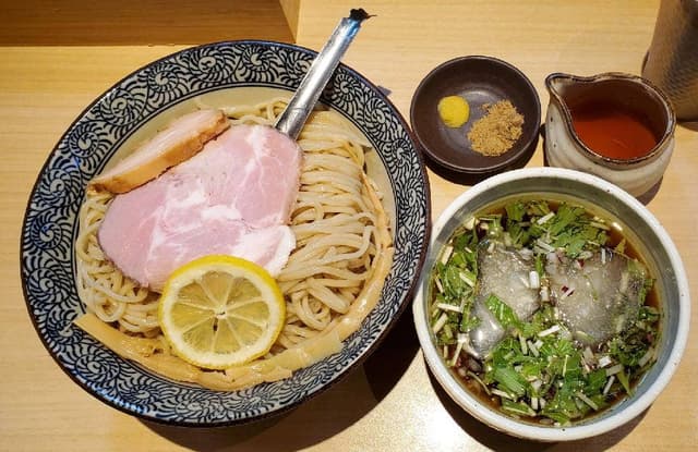 地鶏と金目鯛 中華そば 鶯 - サブ画像2