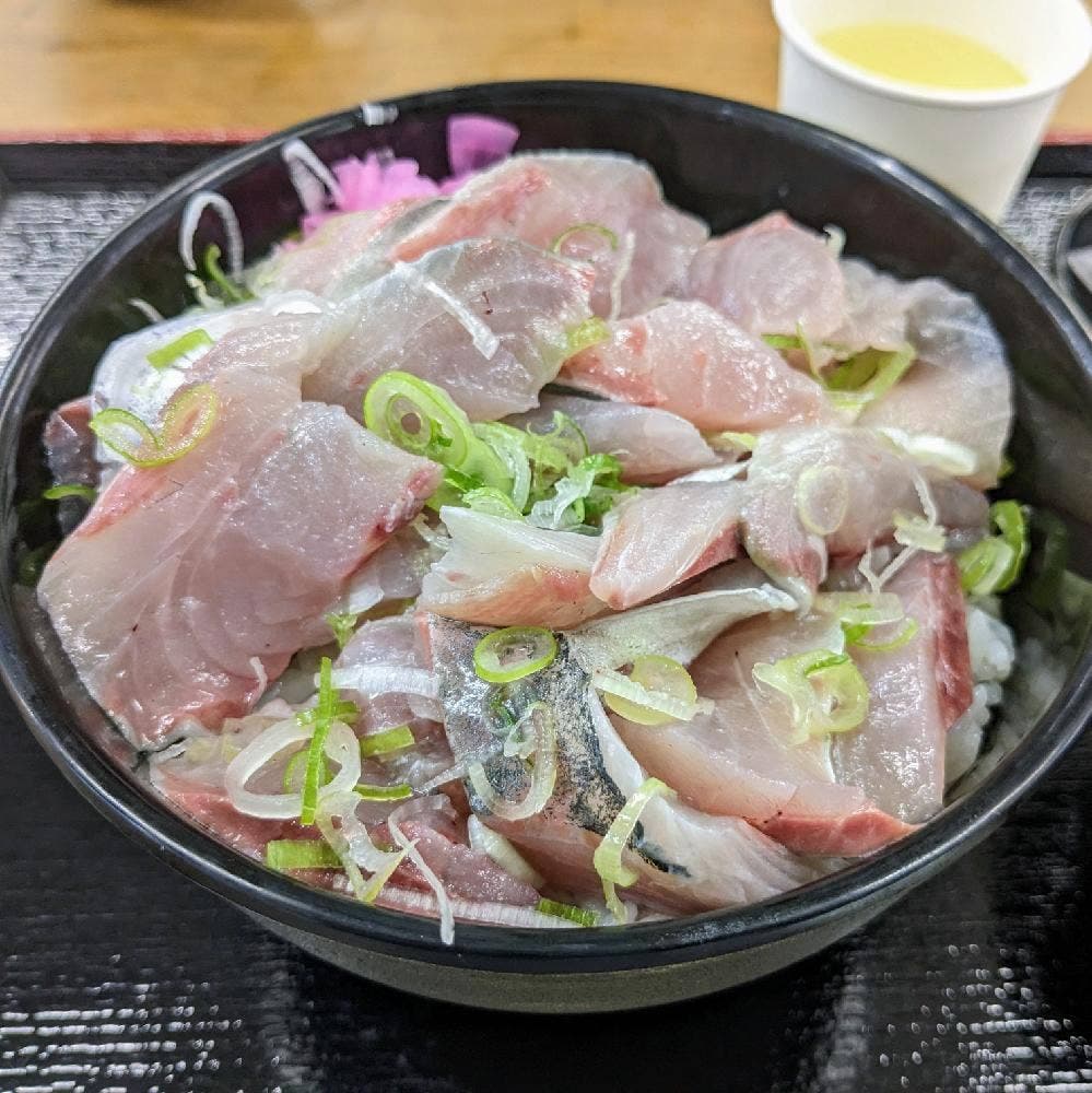 朝獲れ鮮魚・海鮮丼 魚福