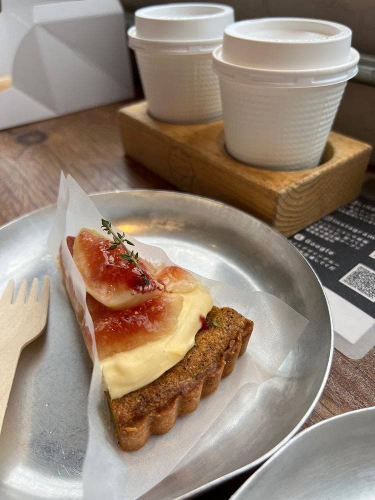 ハチカフェ 鶴舞店