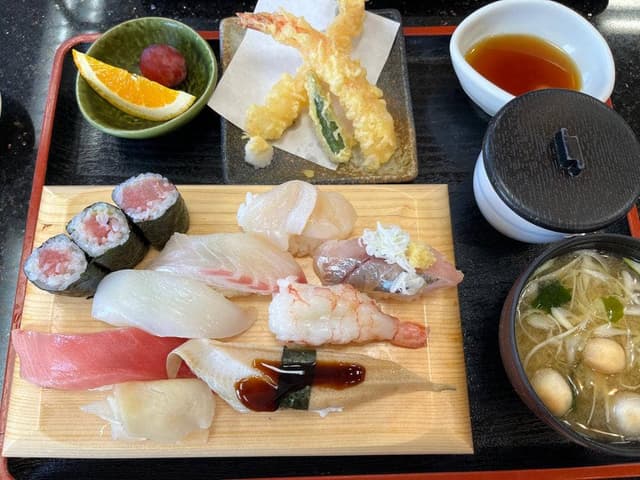 ジャンボおしどり寿司 辻堂店 - サブ画像3