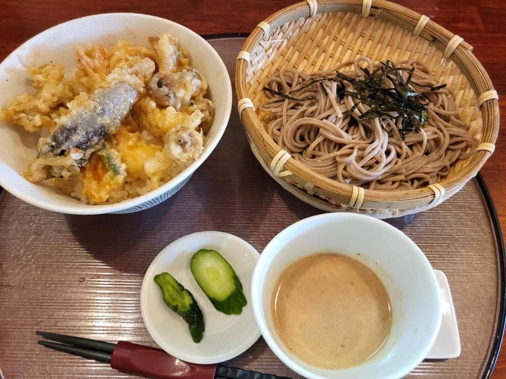 とるくや