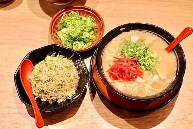 豚旨 うま屋ラーメン 鳴海店 - サブ画像3