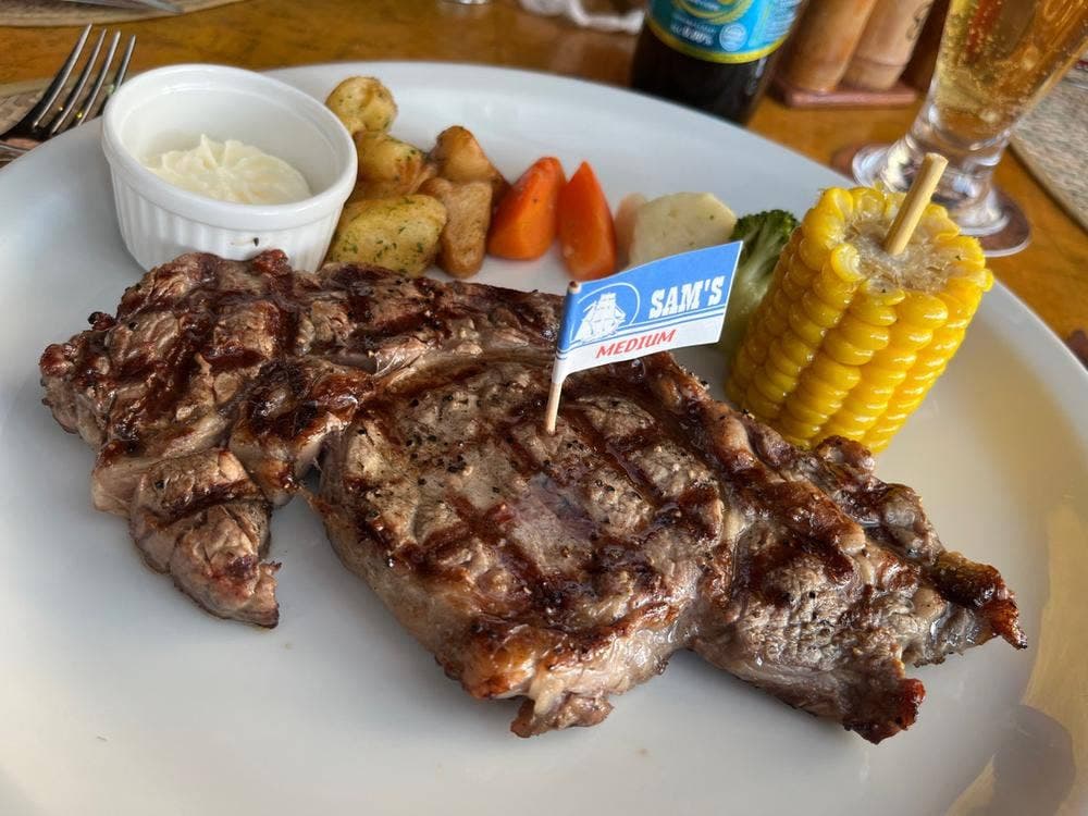 サムズバイザシー 泡瀬店