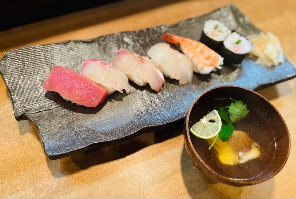 すし半