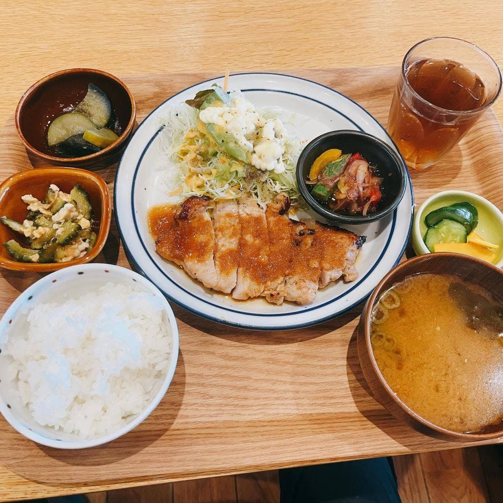 八海山みんなの社員食堂