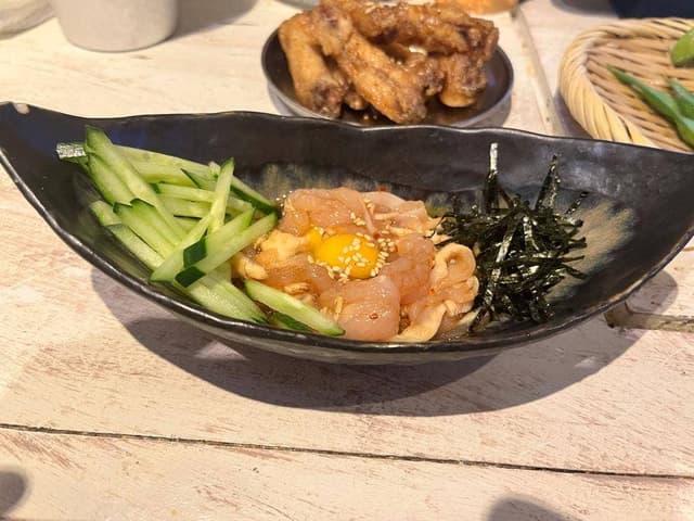 個室居酒屋 焼き鳥・炊き餃子・鶏白湯鍋 ハチ鶏 - サブ画像1