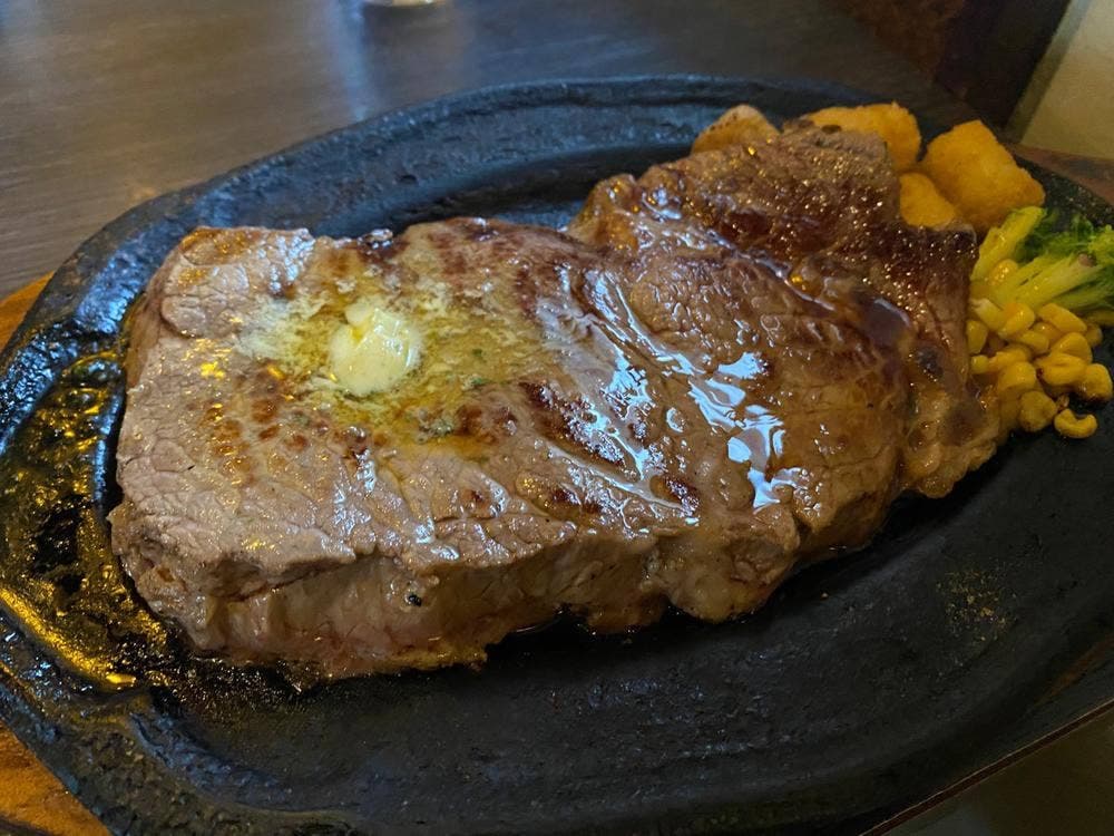 パブラウンジ エメラルド