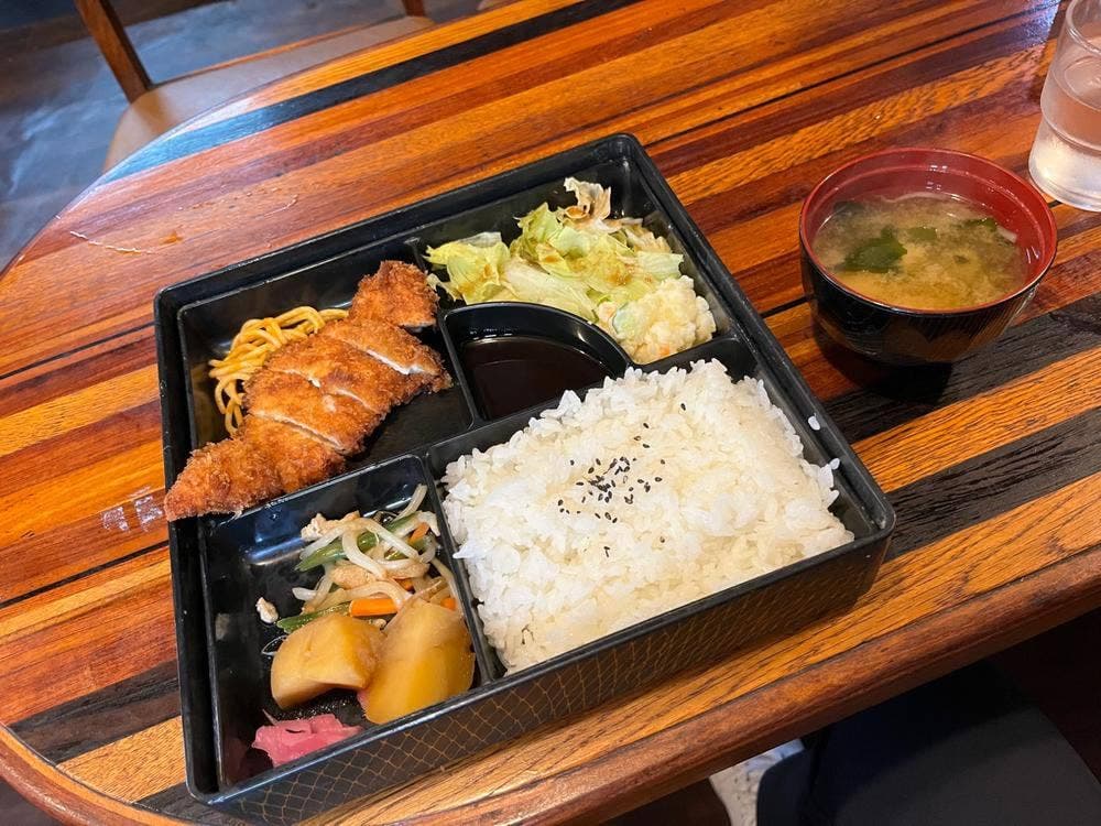 喫茶 ちろりん村