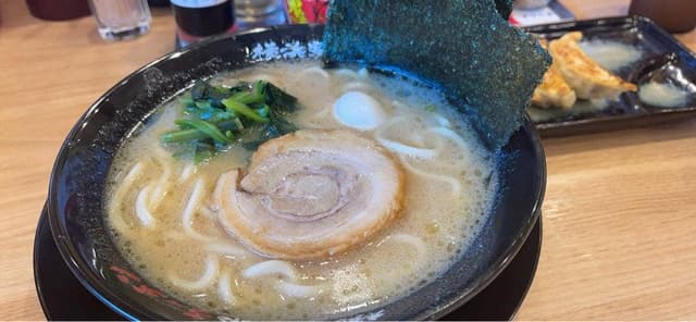 横浜家系ラーメン 有楽家 共和店 - サブ画像3