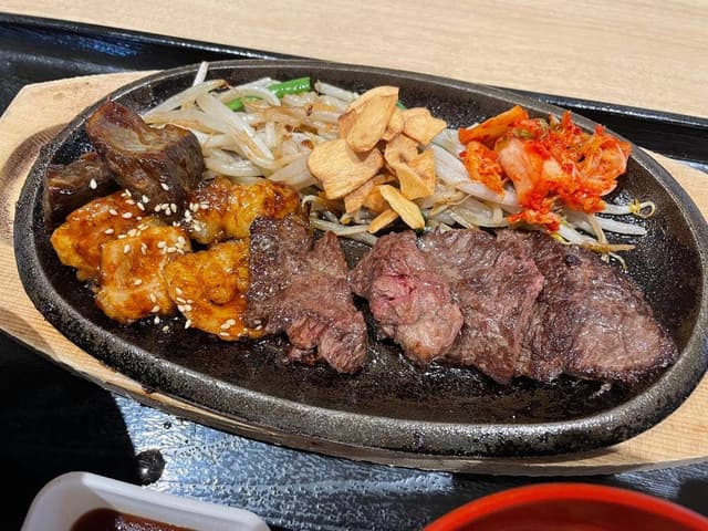鉄板焼 博多天神ホルモン セブンパーク天美店 - サブ画像1