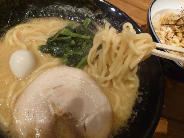 横浜家系ラーメン 春吉家 天神三丁目店 - サブ画像3