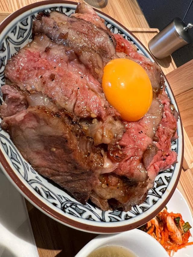 炭火たれ焼肉丼 萬牛カルビ - サブ画像2