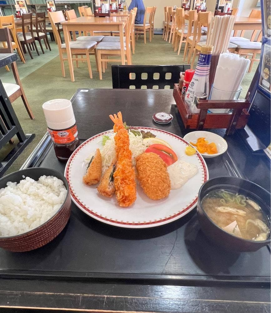 お食事処 ヨコヤマ・ユーランド鶴見