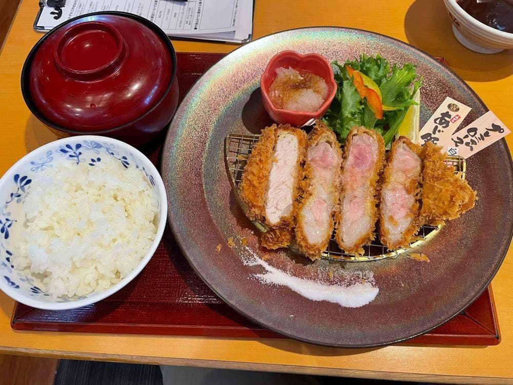こだわりとんかつ 山かつ 空港店