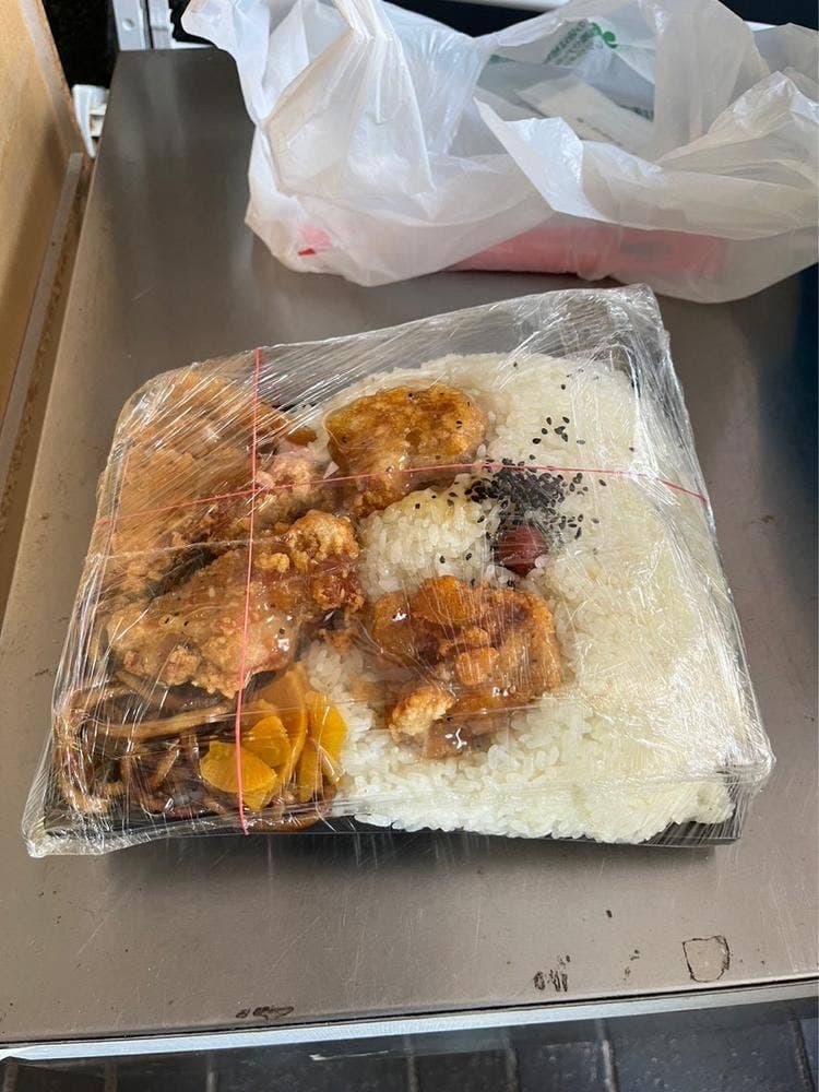 メガ盛り マンモス弁当 西中島南方店