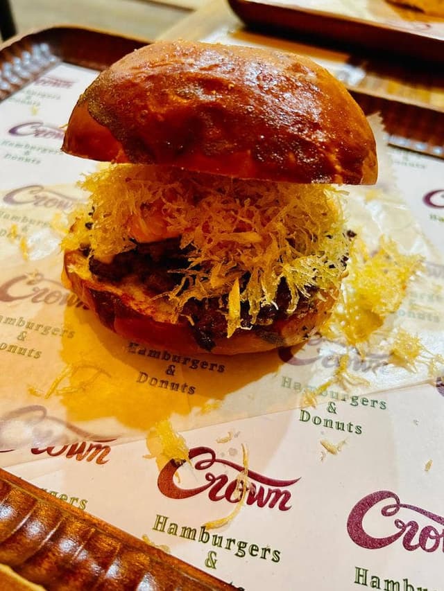 Crown Hamburgers&Donuts - サブ画像1