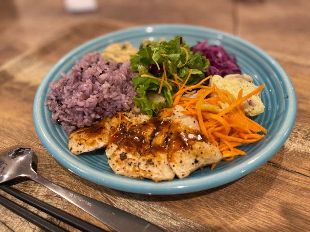 パセリ×タニタカフェ ヘルシースパサンロード店