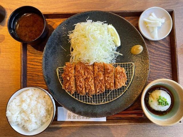 黄金色の豚 羽田空港店 - サブ画像2