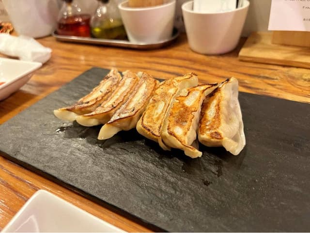 スタンドシャン食 Osaka 北新地 Champagne & GYOZA BAR - サブ画像1