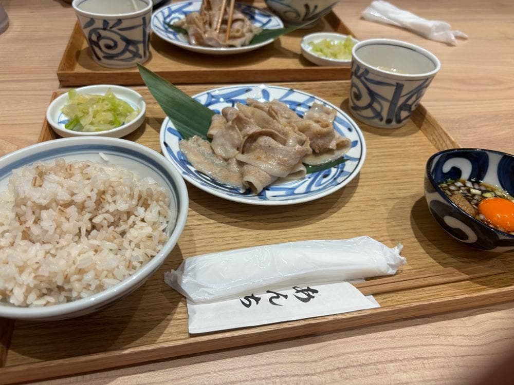 あんちすてーき とろろ麦めし 豚丸 ラソラ川西店