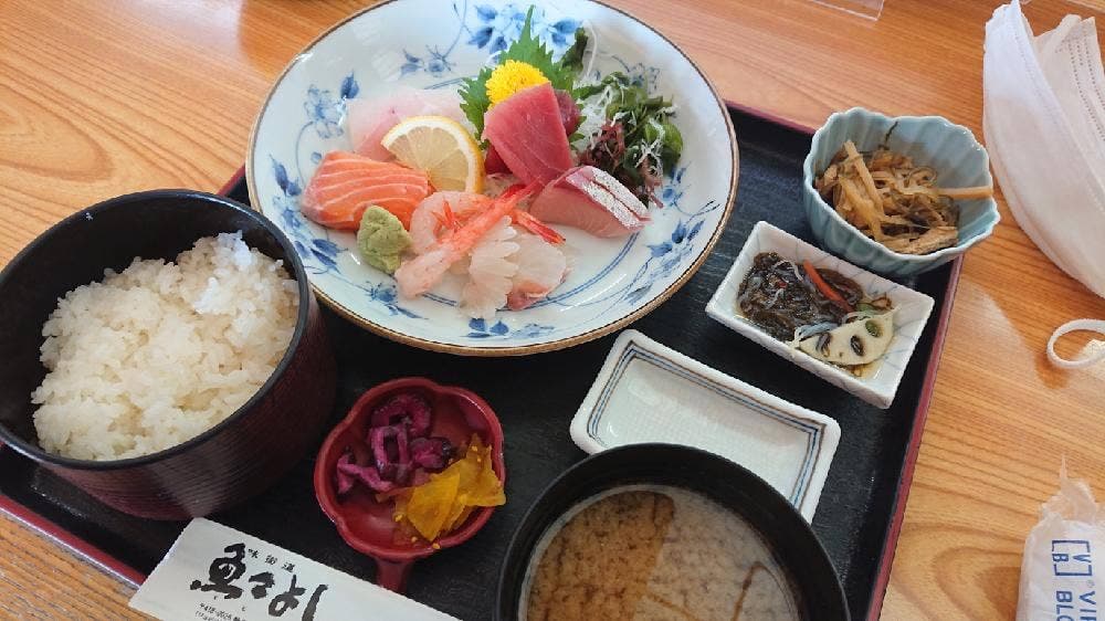 味街道 魚々よし