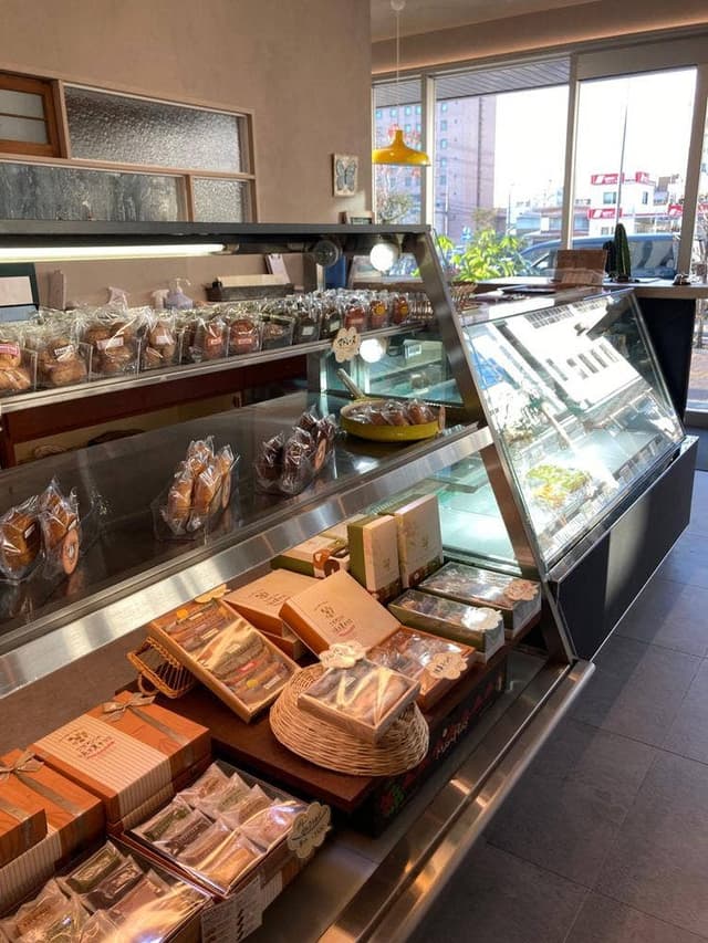 モントローケーキショップ＆ウナムカフェ - サブ画像1