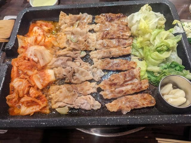 とん豚テジ 新宿店 - サブ画像1