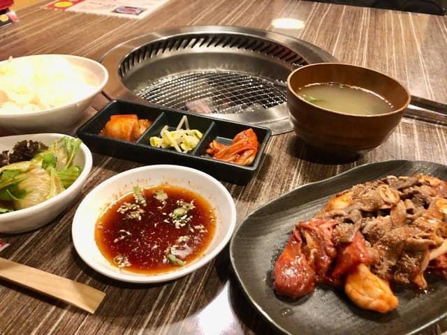 焼肉・しゃぶしゃぶ 肉の鶴々亭 - サブ画像2