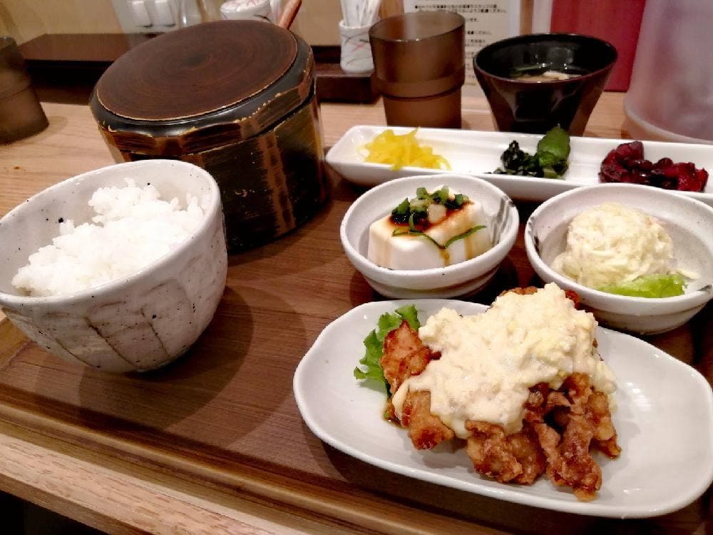 おひつごはんとおつけものOHANA