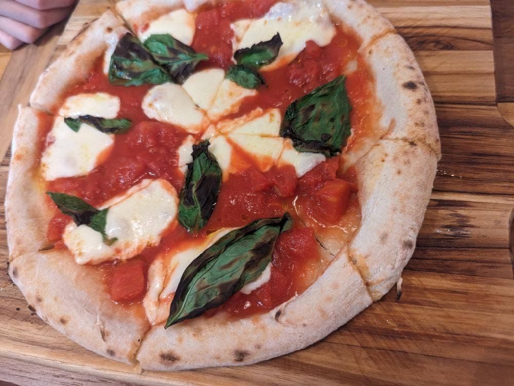 It's a PIZZA 栗平店