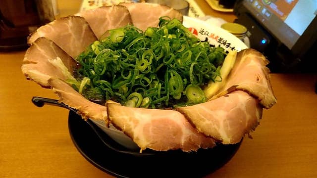近江熟成醤油ラーメン十二分屋 大阪上本町YUFURA店 - サブ画像1