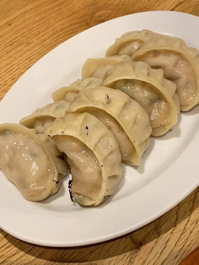 餃子と唐揚げの酒場。しんちゃん アメ村店 - サブ画像1