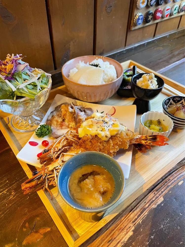 Cafe ダイニング TOYBOX