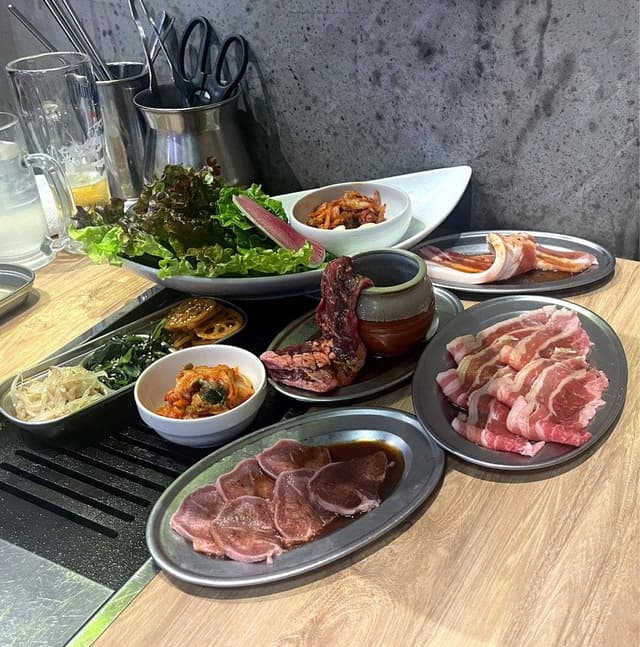 個室 神戸焼肉×食べ放題専門店 肉丸 にくまる 三宮本店 - サブ画像2