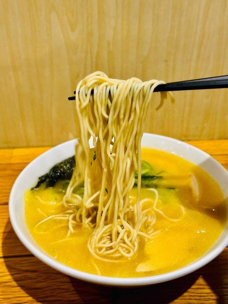濃厚鶏塩白湯ラーメン ほったて小屋