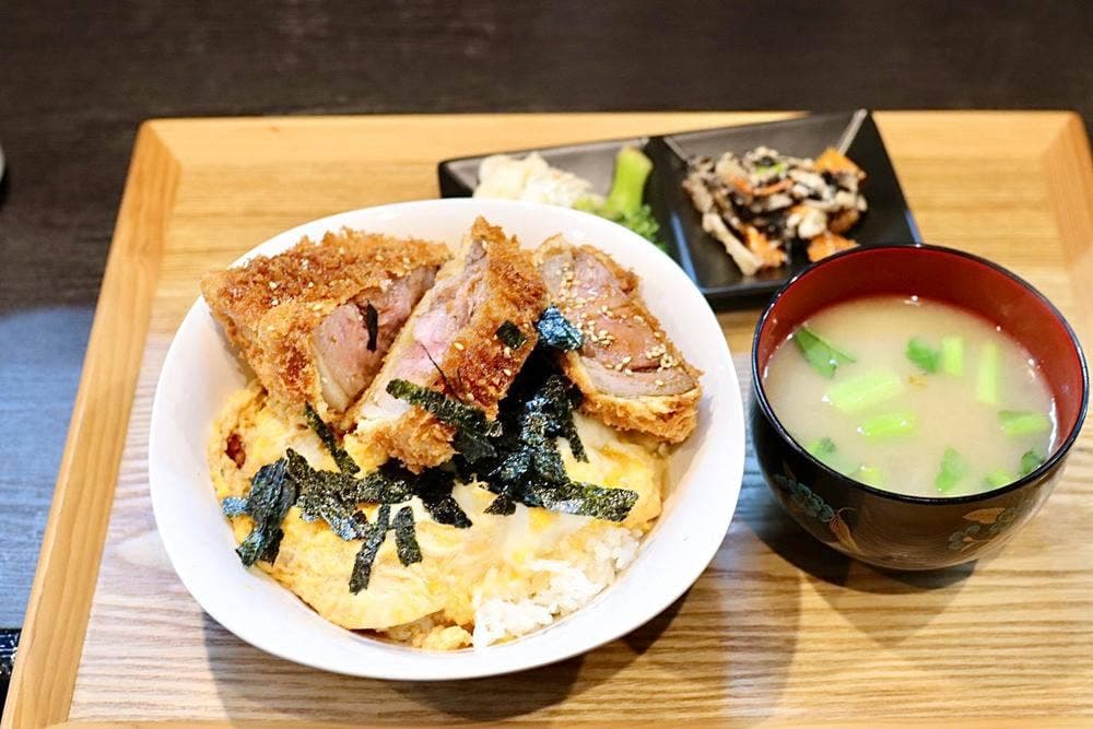 丼処 シャルボン亭