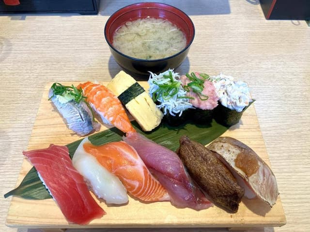 沼津魚がし鮨 流れ鮨 富士宮店 - サブ画像1