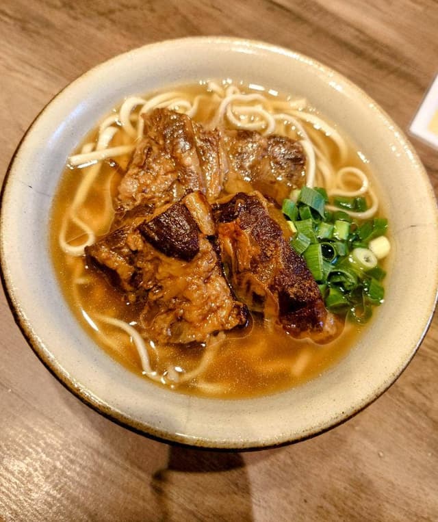 沖縄そば専門店 菊鶴そば 博多駅店 - サブ画像1